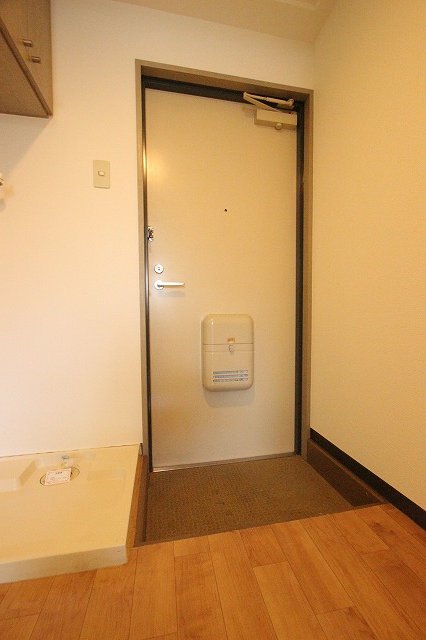 玄関　同物件別号室のものです。