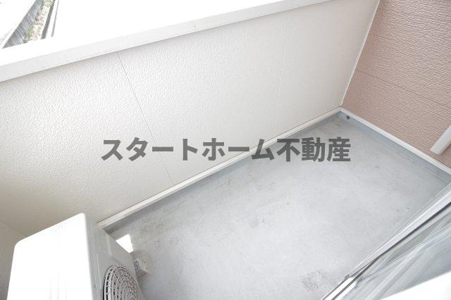 バルコニー　外からの目が気にならないバルコニーで洗濯物が干せます