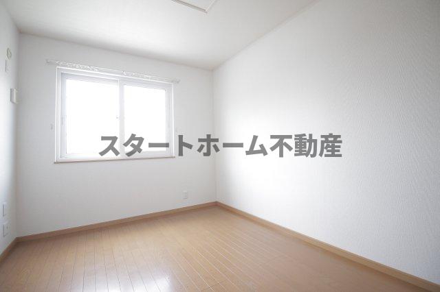 その他部屋・スペース　広くて明るい寝室