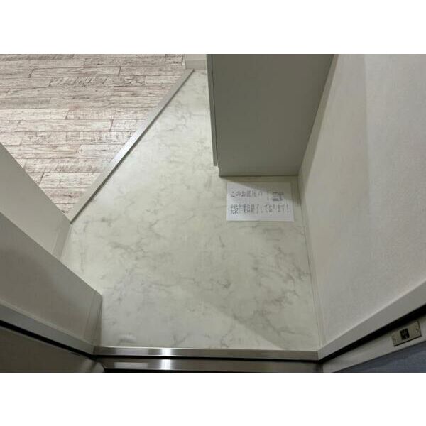 玄関　内装は別のお部屋の参考写真です