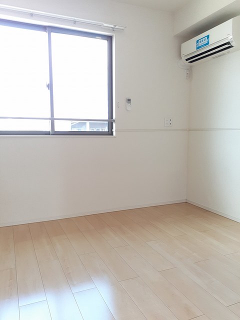 その他部屋・スペース　風通しも良い寝室です☆