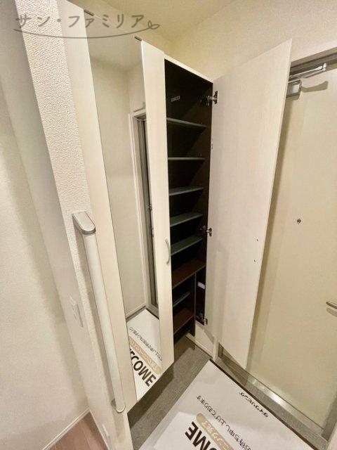 玄関　同一物件別部屋写真