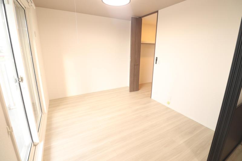 その他部屋・スペース　東側洋室5.3帖　実際のお部屋とは色が異なります。