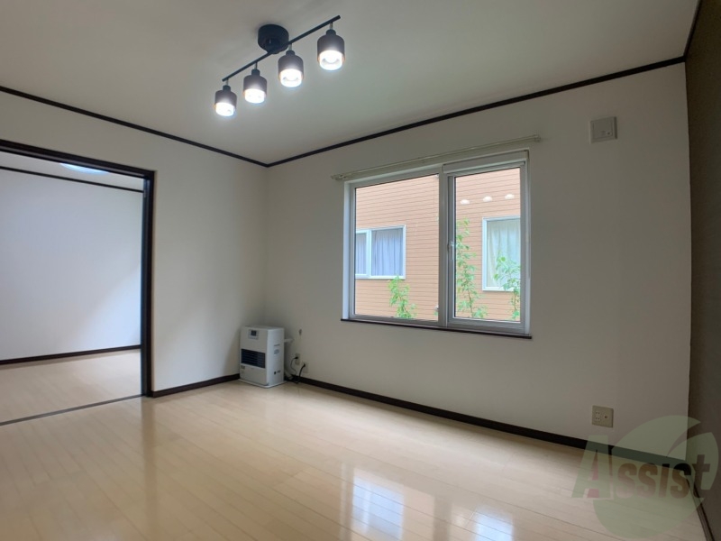居室・リビング　明るいお部屋は気持ちよく過ごせそうですね。