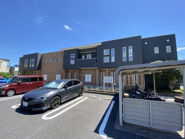 建物外観　幾何学的な外観は目を惹く