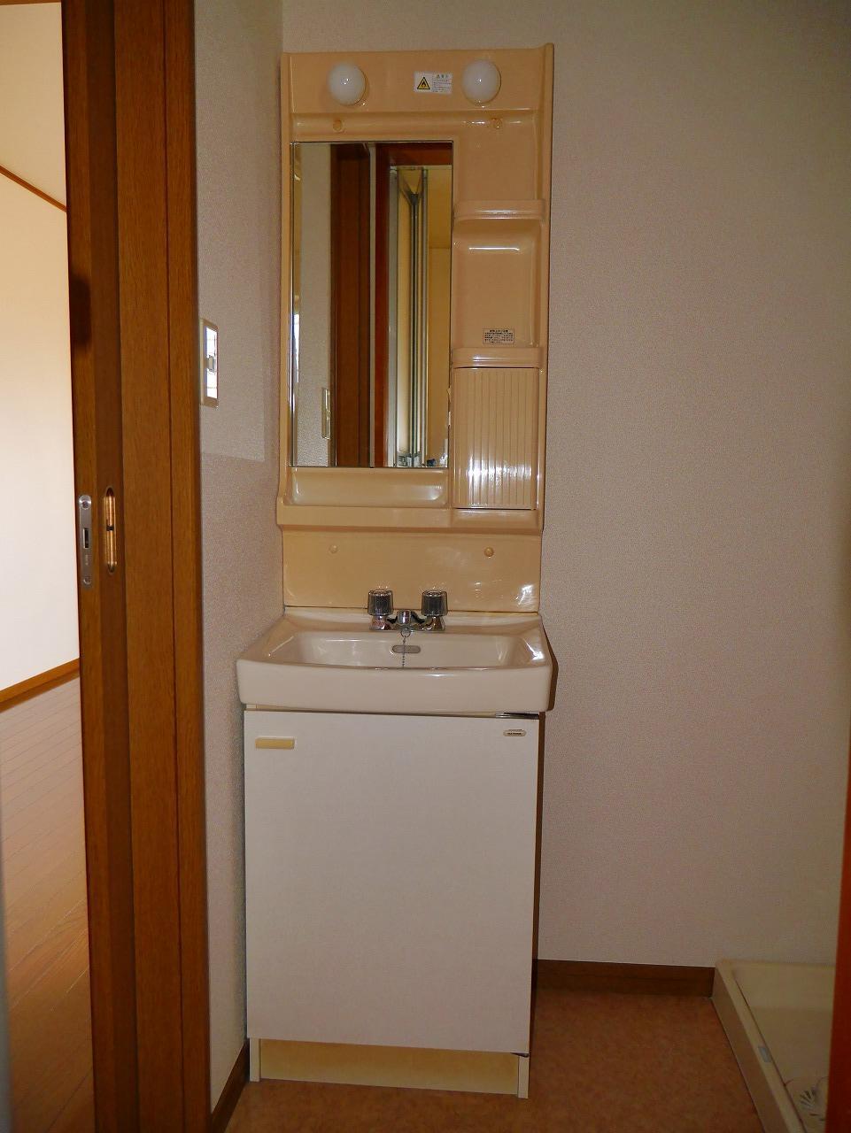 その他設備　洗濯機置き場は洗面所にあります