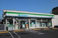 コンビニ　ファミリーマート世田谷松葉通り店（コンビニ）まで190m