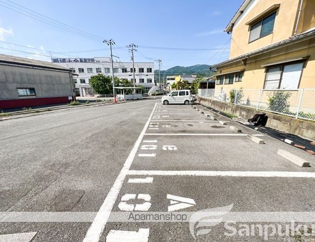 駐車場　駐車場