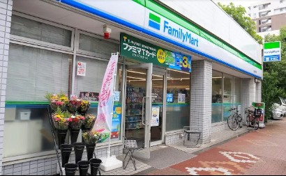コンビニ　ファミリーマート台東松が谷店（コンビニ）まで152m