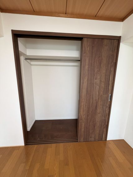 収納　３枚扉のクローゼット