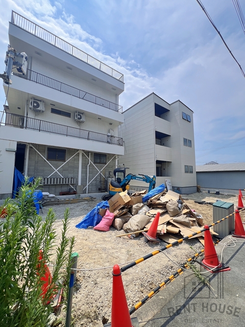 駐車場　外観（建設中）