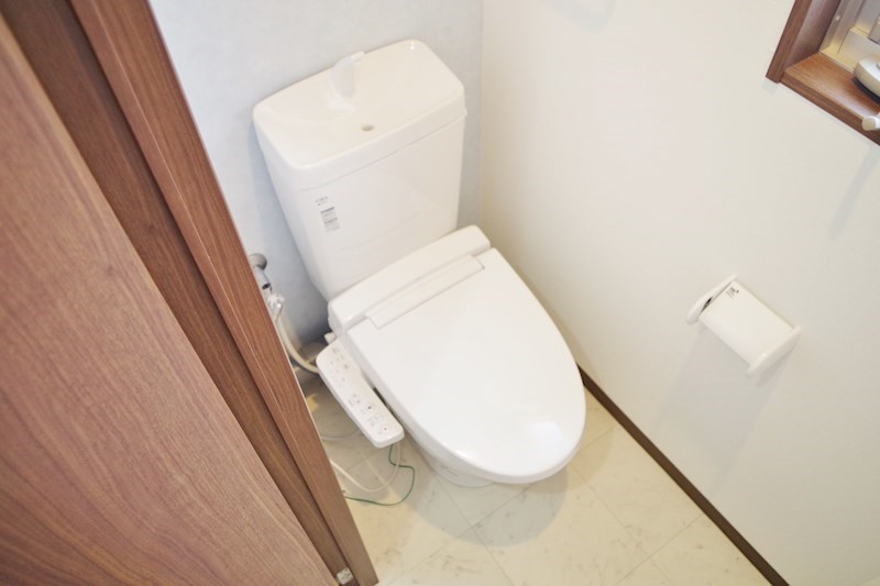 トイレ　※別号室の写真となります。
