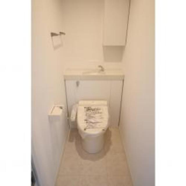 トイレ　トイレは嬉しい温水洗浄便座