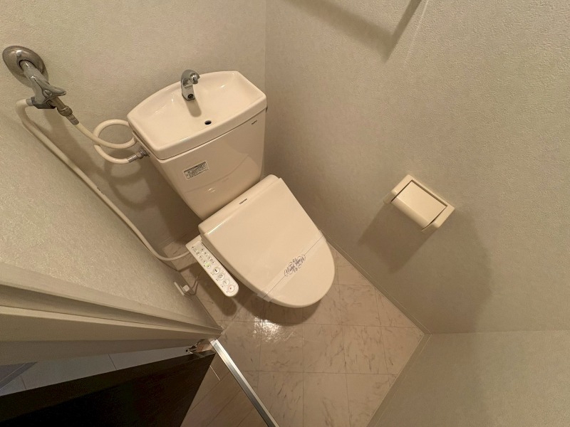 トイレ　ウォシュレット機能がついたトイレ。安心して使用できますね。