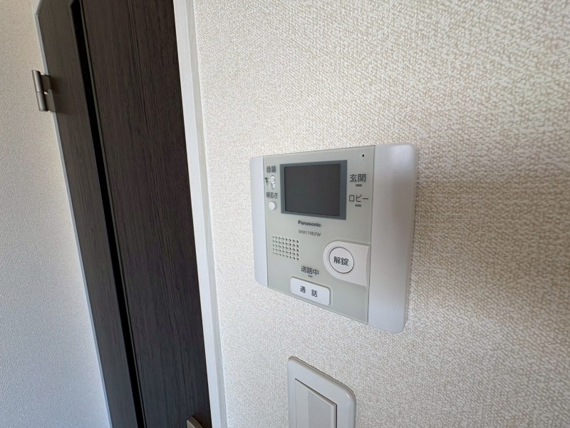 セキュリティ　ＴＶモニター付インターホンです。来客者の顔が見えるので安心！