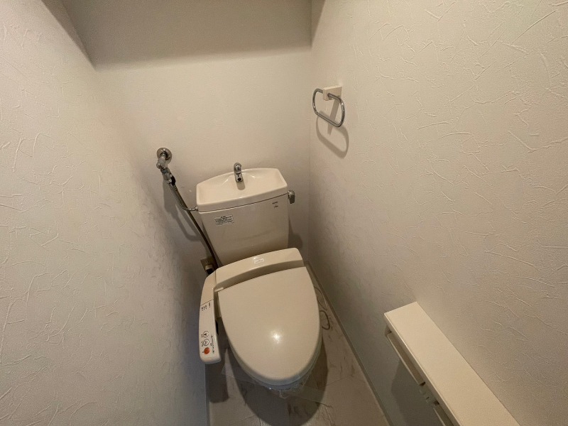 トイレ　ウォシュレット機能がついたトイレ。安心して使用できますね。