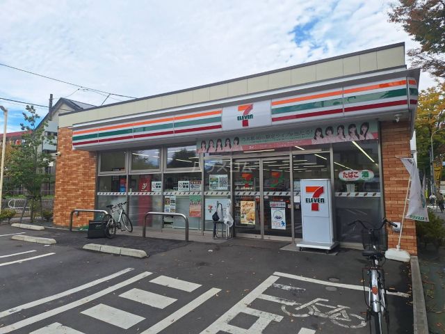 コンビニ　セブンイレブン世田谷北烏山三丁目店（コンビニ）まで275m