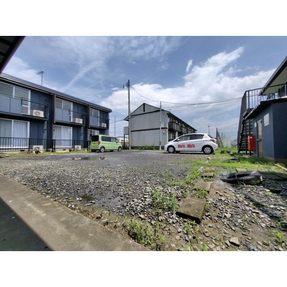 駐車場　ご利用の場合１台３，３００円／月
