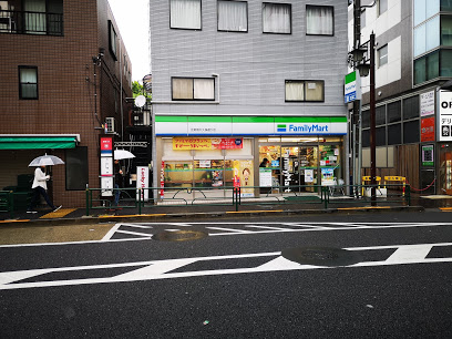 コンビニ　ファミリーマート 北新宿大久保通り店（コンビニ）まで272m