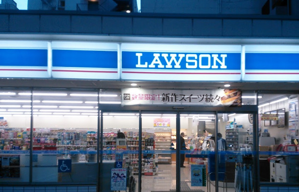 コンビニ　ローソン 桜川駅前店（コンビニ）まで196m