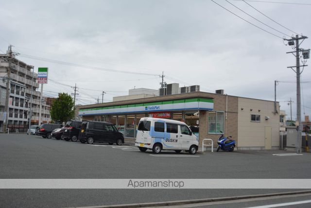 コンビニ　ファミリーマート（コンビニ）まで582m