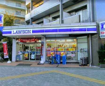 コンビニ　ローソン東大島駅前店（コンビニ）まで33m