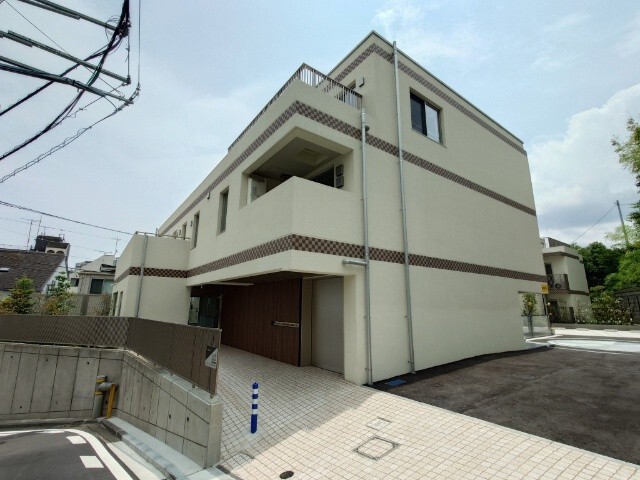 建物外観　オートロック完備