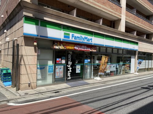 コンビニ　ファミリーマート（コンビニ）まで420m