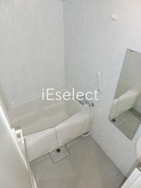 バス・シャワールーム　きれいなバスルーム。