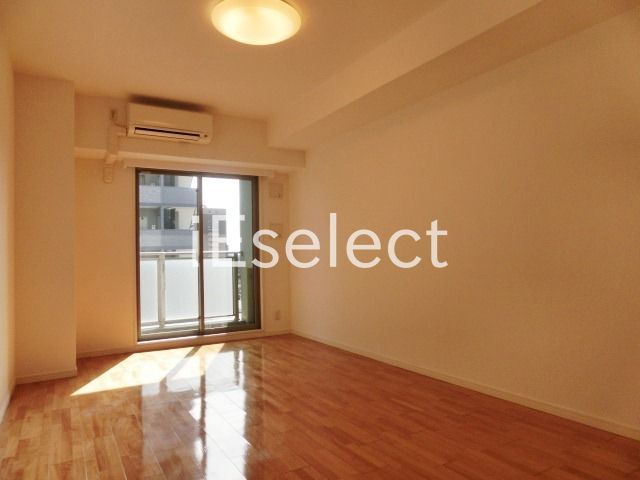 居室・リビング　明るく広いお部屋です。