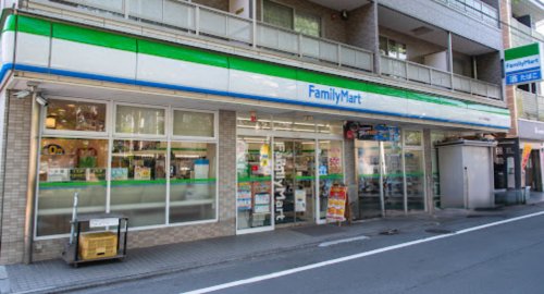 コンビニ　ファミリーマート まるいし祖師谷店（コンビニ）まで768m