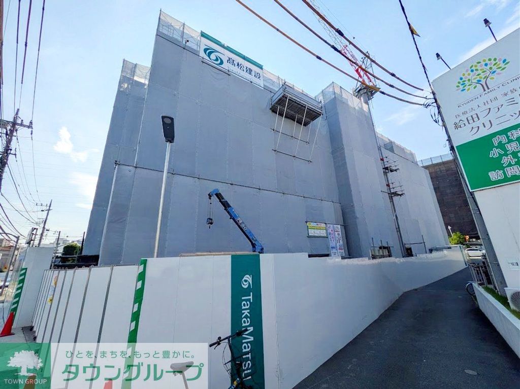 エントランス　タウンハウジング仙川店まで♪