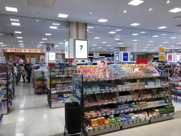 ドラックストア　セブン美のガーデンアリオ亀有店（ドラッグストア）まで690m