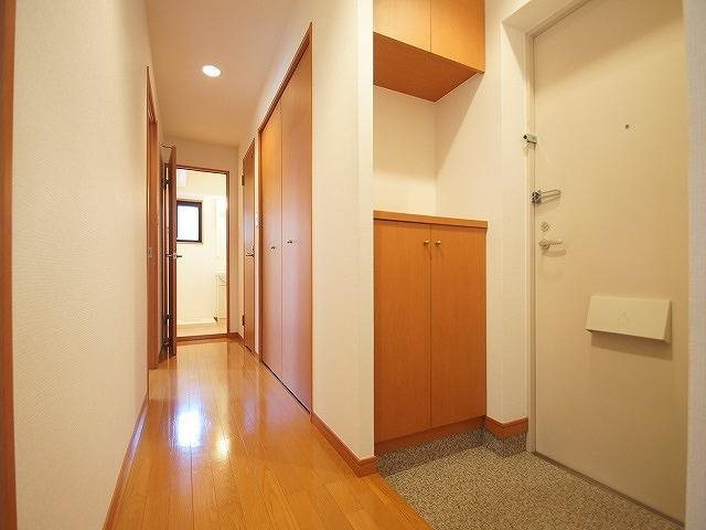 玄関　※同物件別部屋参考画像
