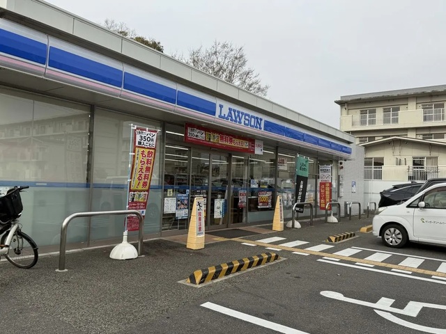 コンビニ　ローソン和泉伯太町四丁目店（コンビニ）まで839m