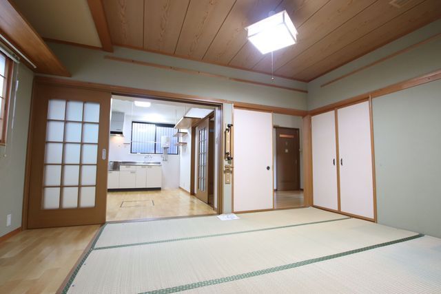 居室・リビング　１階和室（１階には和室が２部屋あります）