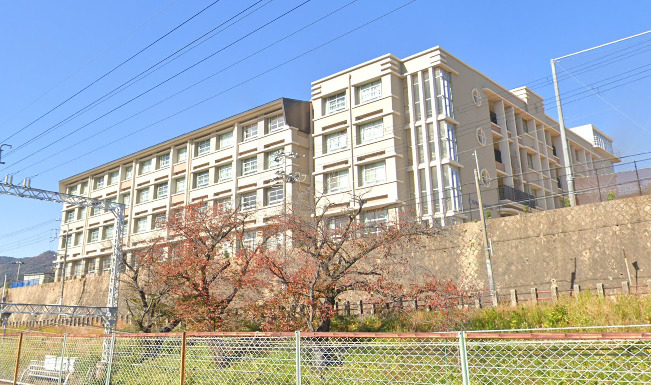 小学校　神戸市立御影北小学校（小学校）まで565m