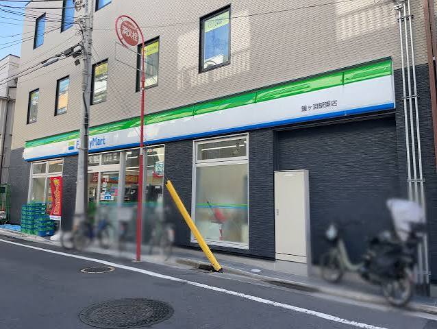 コンビニ　ファミリーマート鐘ヶ淵駅東店（コンビニ）まで426m