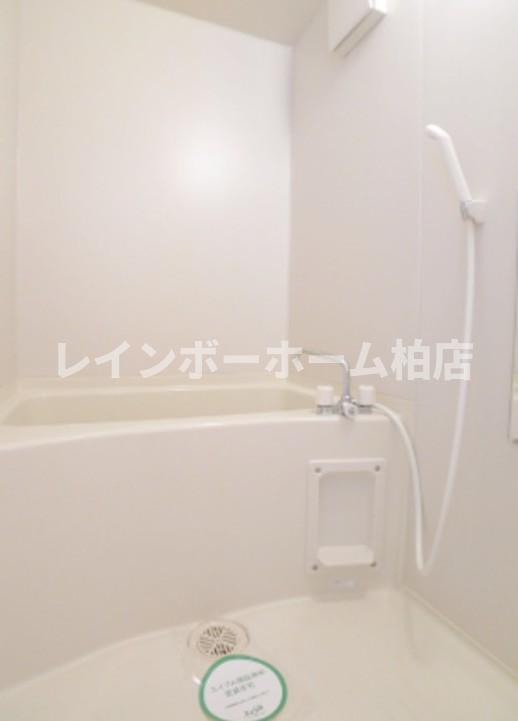 バス・シャワールーム　落ち着いた空間のお風呂です
