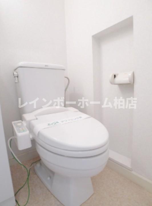 トイレ　温水洗浄便座です