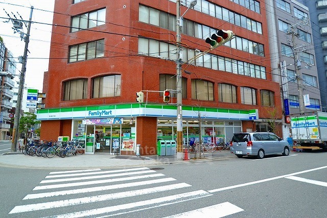 コンビニ　ファミリーマート　西中島南方（コンビニ）まで376m