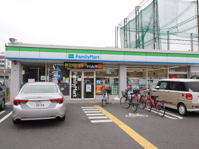 コンビニ　ファミリーマート（コンビニ）まで540m