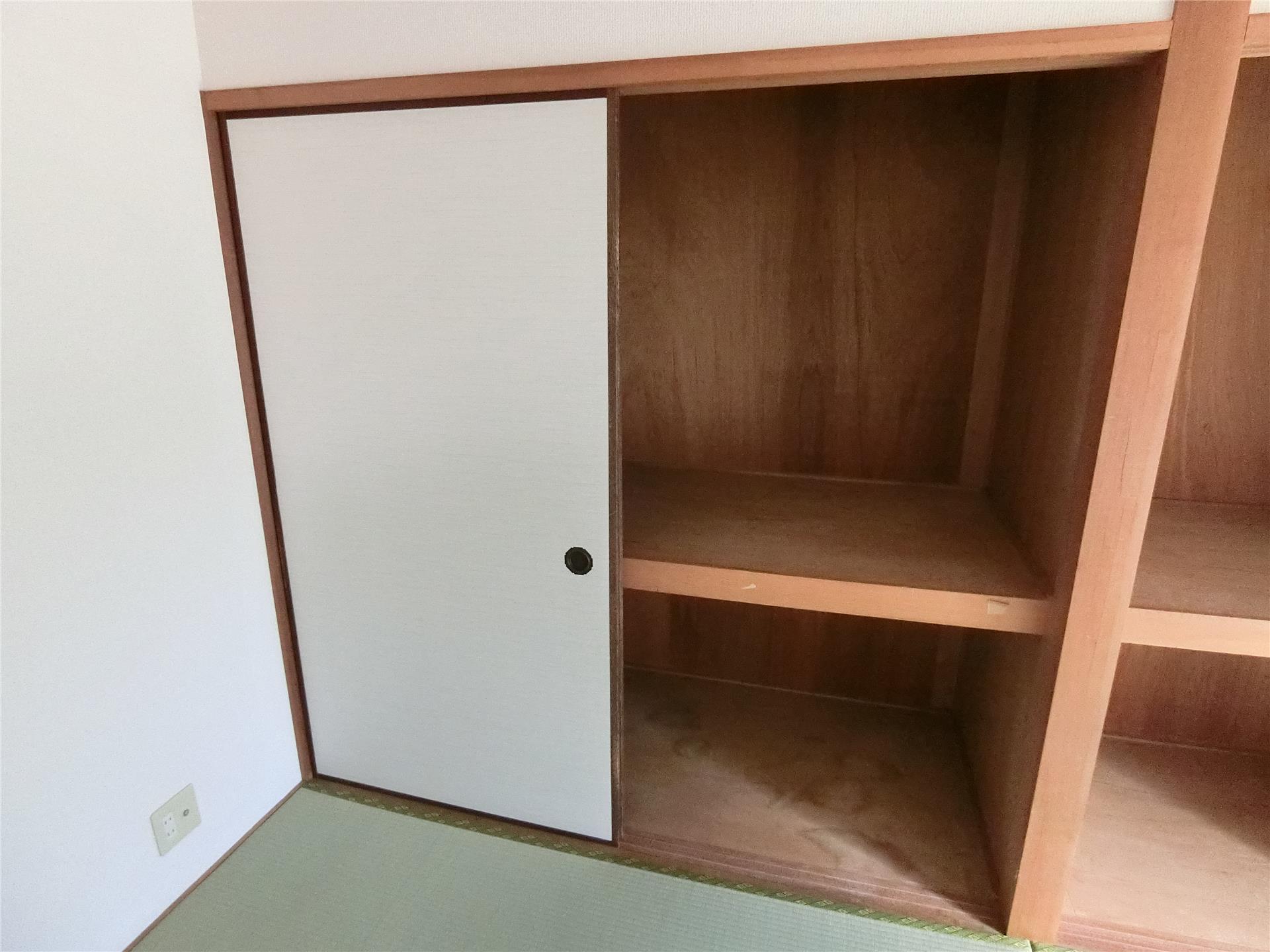 収納　整理整頓もしやすい中段付きの収納♪