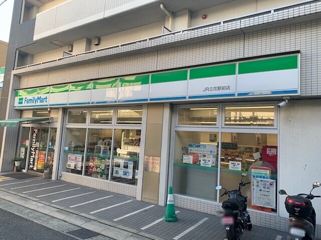 コンビニ　ファミリーマート（コンビニ）まで350m
