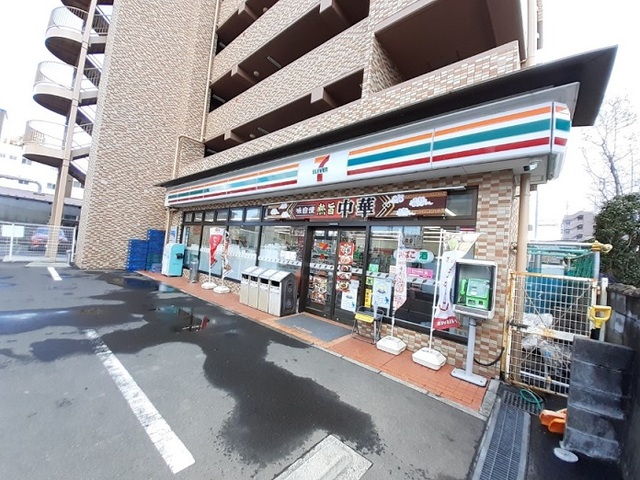 コンビニ　セブンイレブン河原町店（コンビニ）まで300m