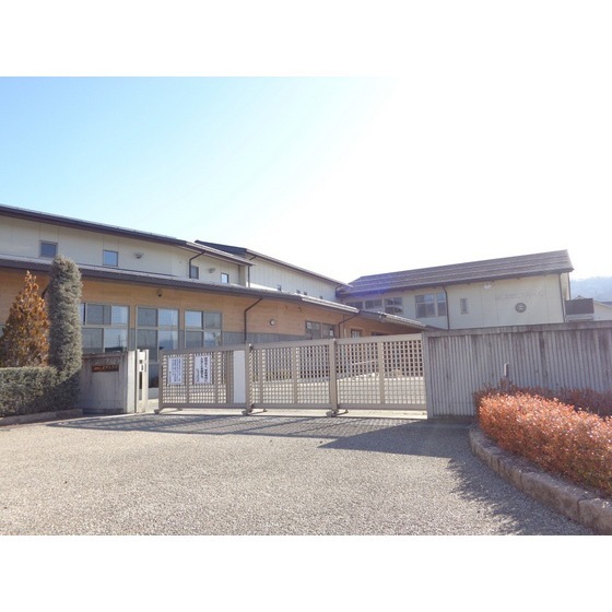 小学校　上田市立城下小学校（小学校）まで570m