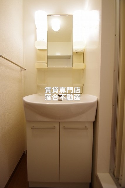 洗面設備　独立洗面化粧台付き