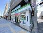 コンビニ　ファミリーマート上本町西一丁目店（コンビニ）まで104m