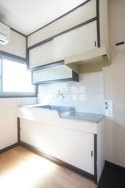 キッチン　上下収納豊富・調理スペースあり！使い勝手の良いキッチンです♪