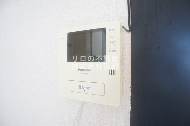 セキュリティ　来訪者の姿を確認できるＴＶモニター付インターホン設置済です！